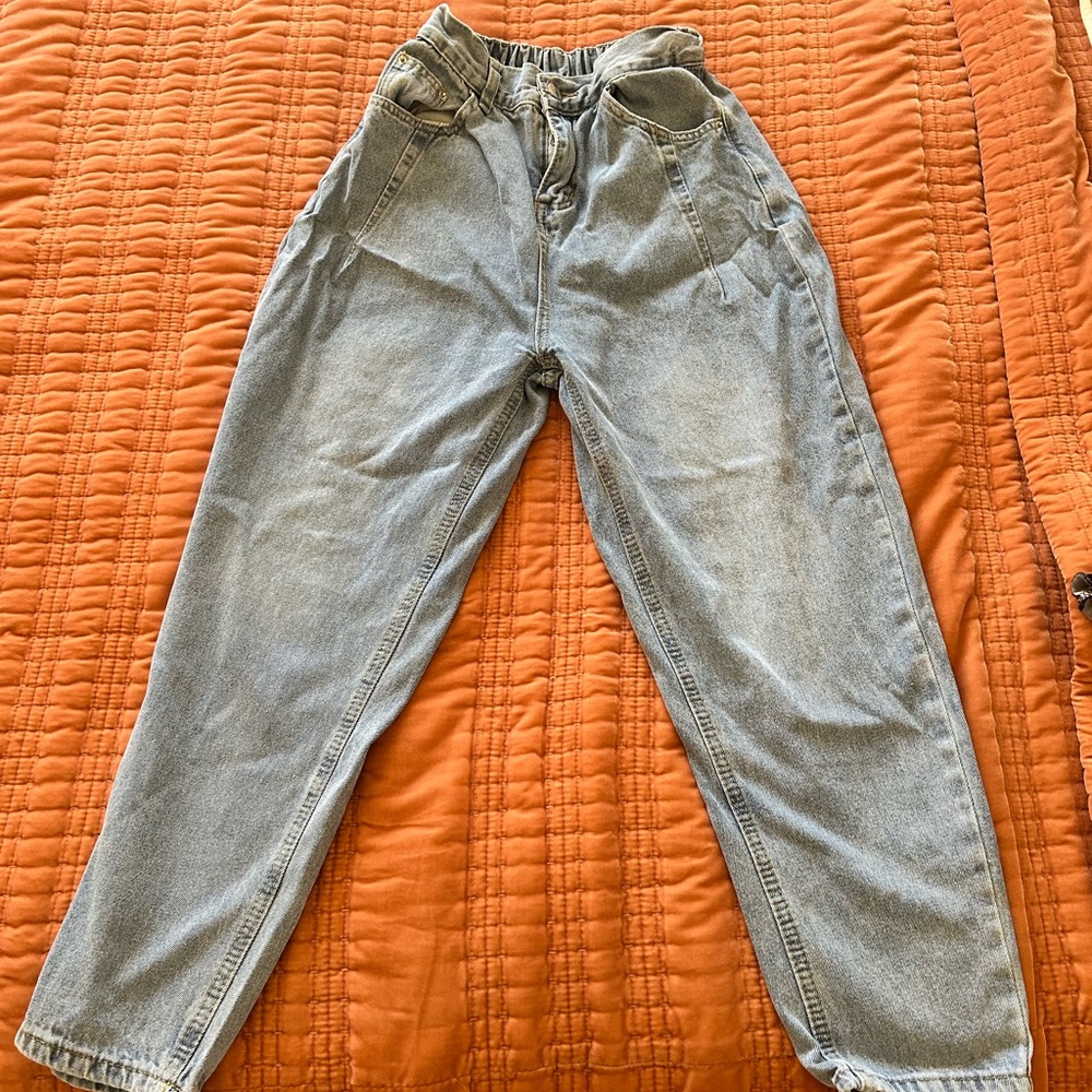 Size M fits like a 2-4 stretchy waist band